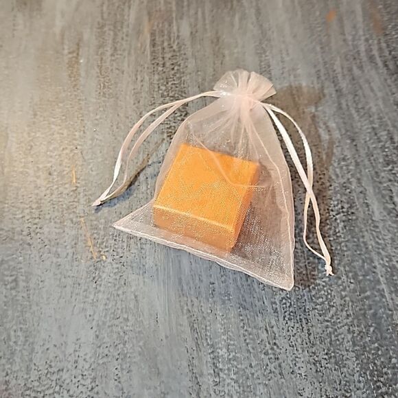 Faux Emerald Marquis cut stud earrings - Picture 6 of 6